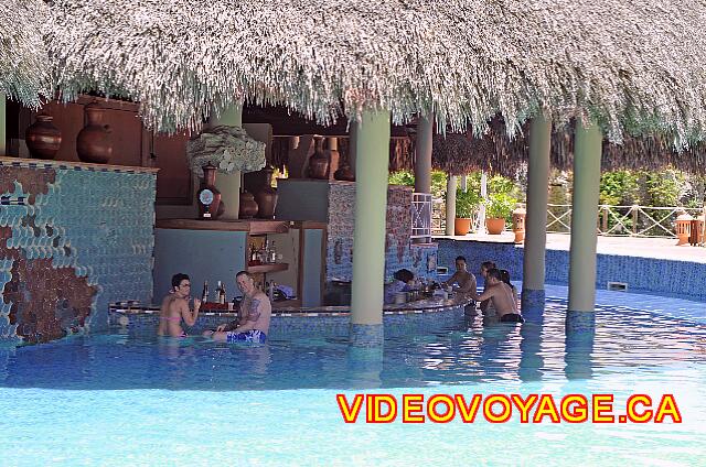 Cuba Varadero Royalton Hicacos Resort And Spa Il est peu populaire, probablement parce qu'il est situé dans le bassin avec aucune chaise longue...