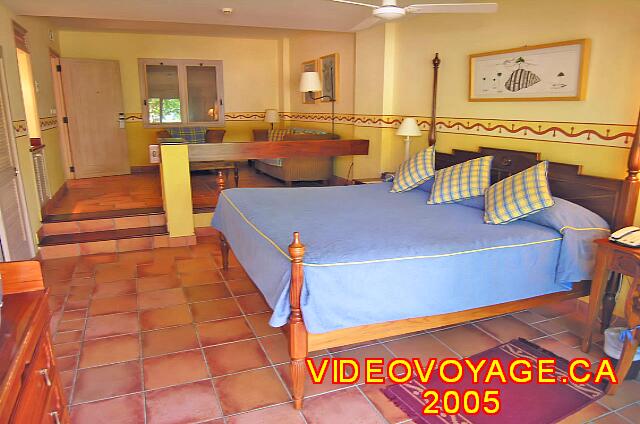 Cuba Varadero Royalton Hicacos Resort And Spa La Junior Suite Garden View Premium o consejería. Una habitación bastante grande en dos niveles.
