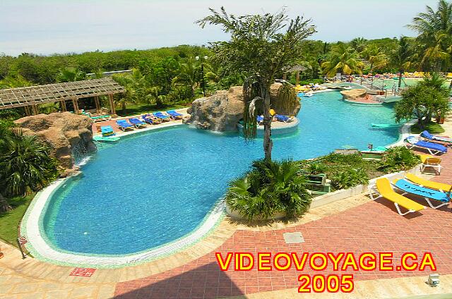 Cuba Varadero Royalton Hicacos Resort And Spa Une grande et très belle piscine principale. Différents aspects originals de la piscine, une construction différente, ..