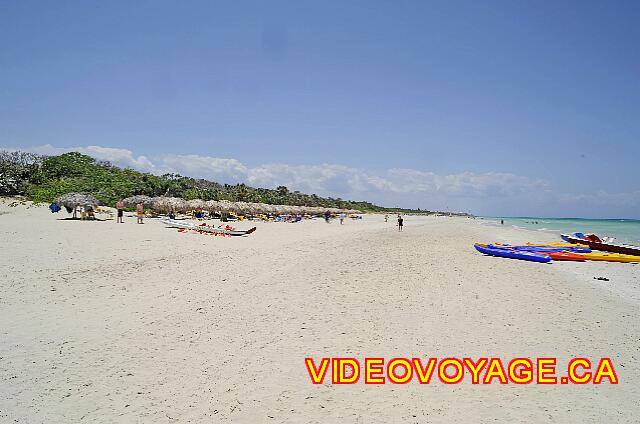 Cuba Varadero Royalton Hicacos Resort And Spa Towards the west, many palapas also ...