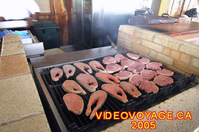 Cuba Varadero Royalton Hicacos Resort And Spa El día una carne y una parrilla de pescado.