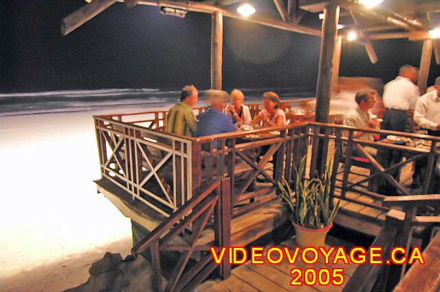 Cuba Varadero Royalton Hicacos Resort And Spa The beach is illimunée night. This allows to see the sea during dinner.