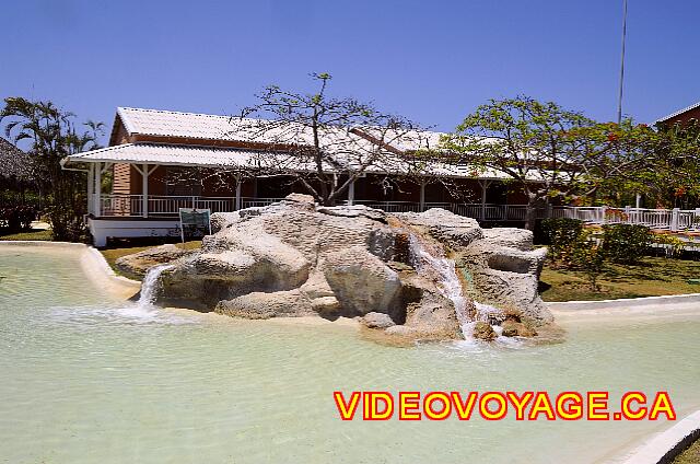 Cuba Varadero Royalton Hicacos Resort And Spa De nombreux canaux avec des chutes d'eau sur le site de l'hôtel.