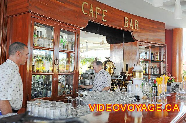 Cuba Varadero Iberostar Varadero El Lobby Bar ofrece una bastante amplia selección de bebidas locales e internacionales.