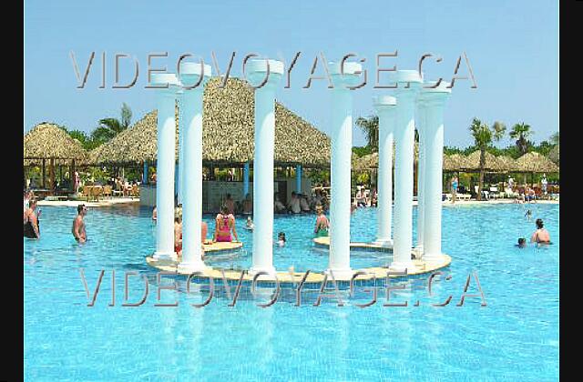 Cuba Varadero Iberostar Varadero The jacuzzi in the center of the pool was popular in 2005 and 2010 ...