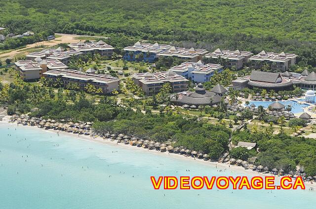 Cuba Varadero Iberostar Varadero Les batiments qui habritent les chambres sont situé à une distance assez courte de la plage.