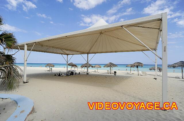Cuba Varadero International Une grande tente sur la plage, utilisé pour les spectacles.