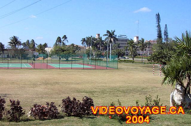 Cuba Varadero International Les deux terrains de tennis en 2004.