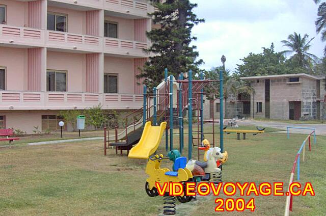 Cuba Varadero International Un parque infantil en frente del hotel.