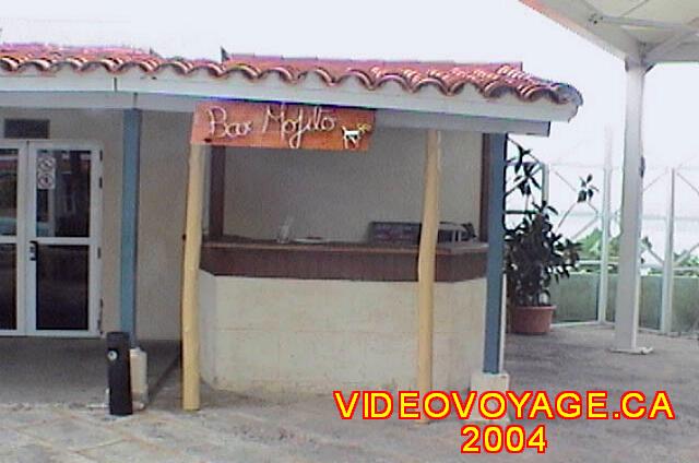 Cuba Varadero International Le bar qui se nommait mojito en 2004 était le snack bar.