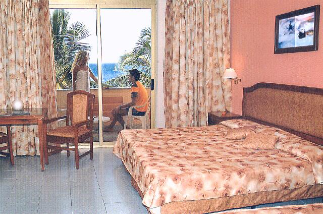 Cuba Varadero International Beacoup de clients adorent les balcons de l'hôtel International avec vue sur l'océan.  Une des plus belles vue des hôtels de Varadero. Beaucoup de clients laissent la fenêtre ouverte la nuit pour s'endormir sur le bruit des vagues.