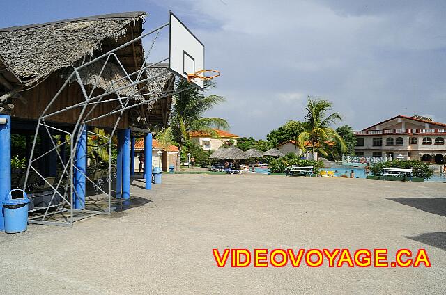 Cuba Varadero Hotel Club Kawama Un filet de basketball sur l'amphithéâtre.