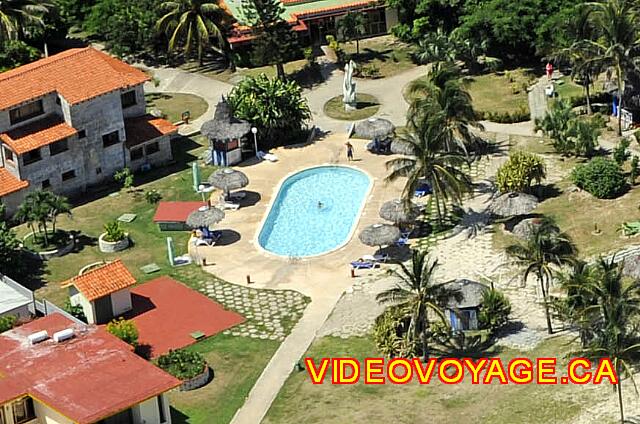 Cuba Varadero Hotel Club Kawama La piscine secondaire, plus modeste, mais avec un bar sur la terrasse de la piscine.