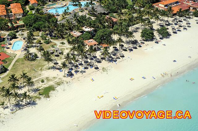 Cuba Varadero Hotel Club Kawama Cerca de 70 palapas y tumbonas se concentran en un área de 200 metros de largo.