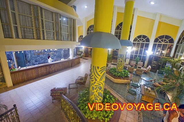 Cuba Varadero Hotel Club Kawama Un Lobby peu populaire le soir.