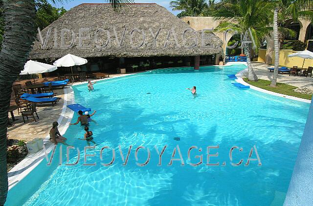 Cuba Varadero Las Americas This pool is located on the edge of a la carte restaurant and bar. Seats in the pool is available under the restaurant roof to the card.