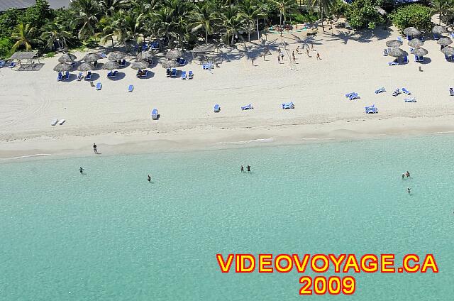 Cuba Varadero Las Americas Il y a du volleyball sur la plage aussi.