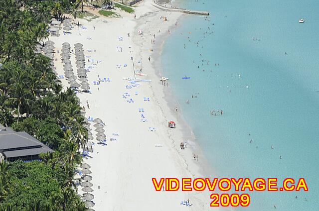 Cuba Varadero Las Americas We can see the layout of palapas on the beach.