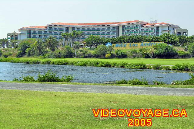 Cuba Varadero Las Americas Una vista del hotel del campo de golf.