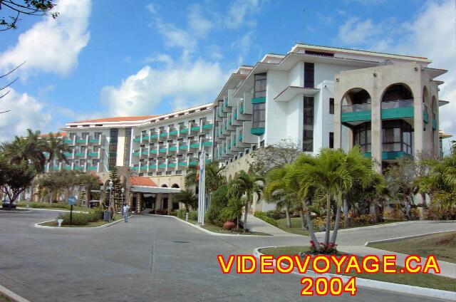 Cuba Varadero Las Americas The front of the hotel.