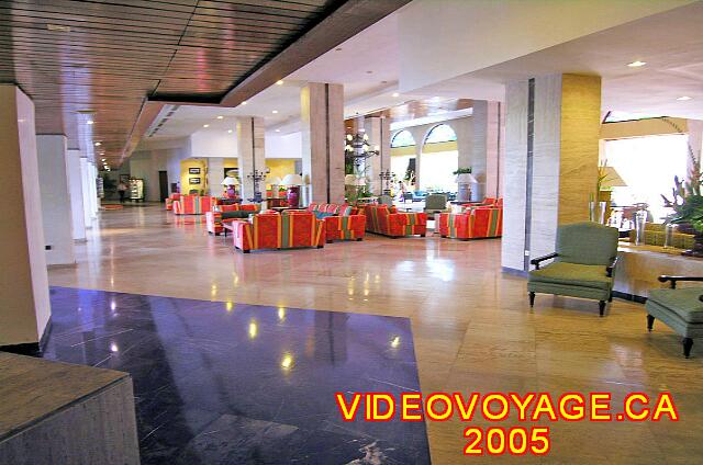 Cuba Varadero Las Americas Vestíbulo Un grande pero un poco oscuro.