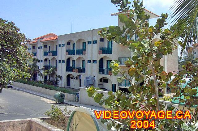 Cuba Varadero Club Los Delfines Here we see the rooms with a view on the calle 39.