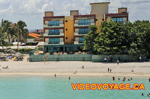 Cuba Varadero Club Los Delfines Les chambres supérieur avec vue océan ont des balcons larges mais peu profonds.