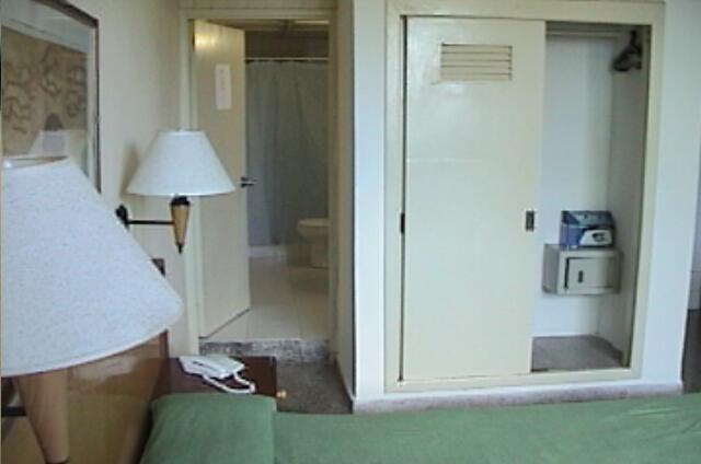 Cuba Varadero Mar del Sur The right into the room, in the center with the wardrobe not included safe, left the room bath.