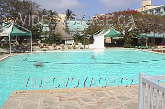 Cuba Varadero Mar del Sur Une section de la piscine avec un filet de volleyball et de waterpolo.