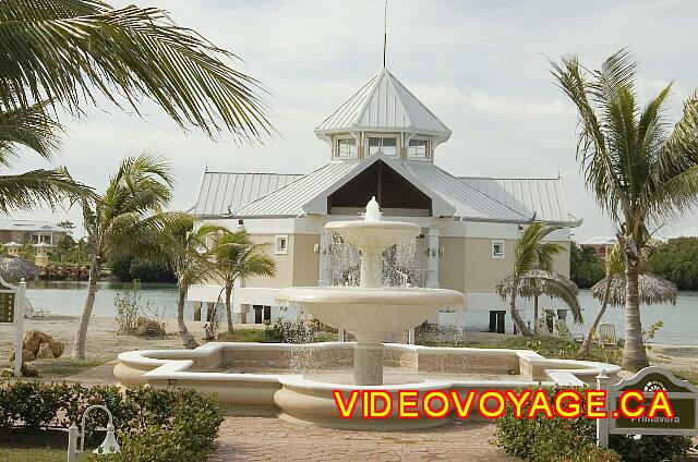 Cuba Varadero Blau Marina Varadero La Vega, un piano bar para aquellos que les gusta fumar cigarros con una hermosa vista de la bahía de Cárdenas y Cayo Libertad.