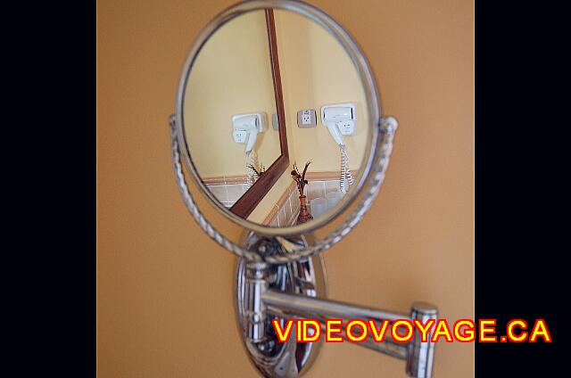 Cuba Varadero Blau Marina Varadero A magnifying mirror