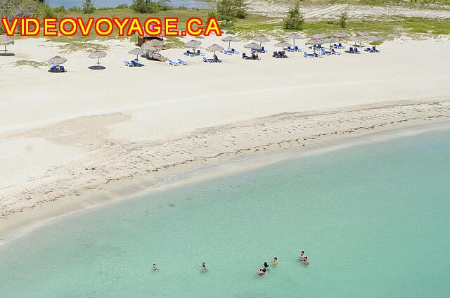 Cuba Varadero Blau Marina Varadero Cerca de 20 palapas, sillas de salón y un pequeño bar en la playa.