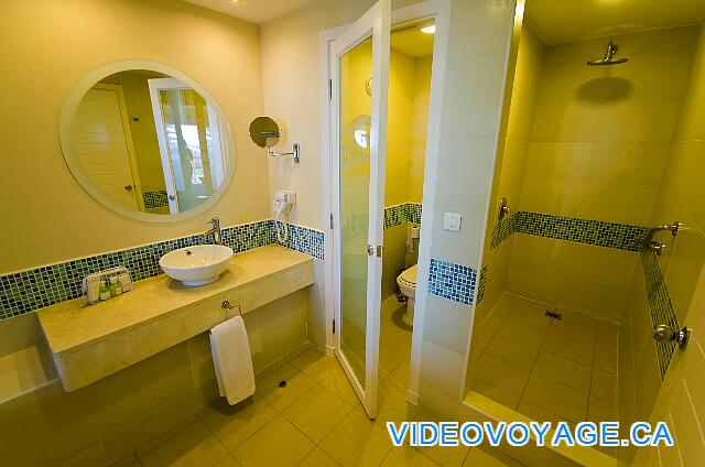 Cuba Varadero Melia Marina Varadero The bathroom with a shower, a large desk, ...