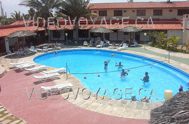 Cuba Varadero Oasis Islazul Un partido de voleibol en la piscina.