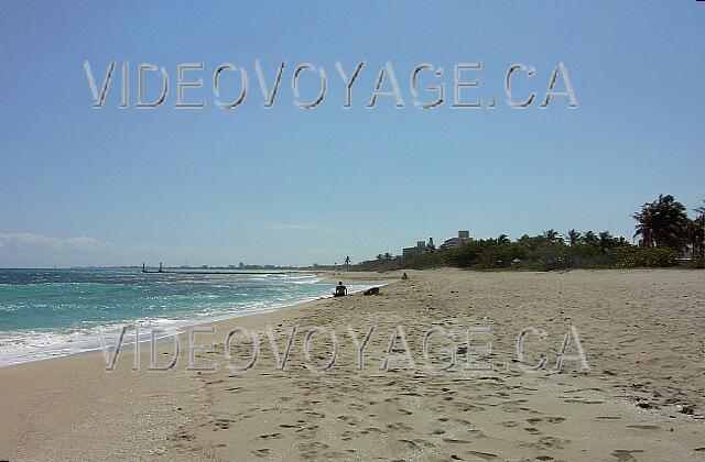 Cuba Varadero Oasis Islazul You can walk a little less than a kilometer along the beach to the east. The entrance to the Canal Kawama prevents continuing.