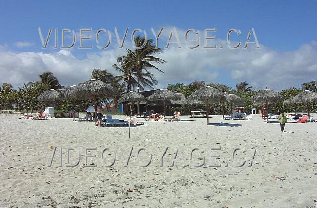 Cuba Varadero Oasis Islazul Un ambiente relajado en la playa. Al ser un hotel pequeño tamaño, siempre hay espacio en la playa.