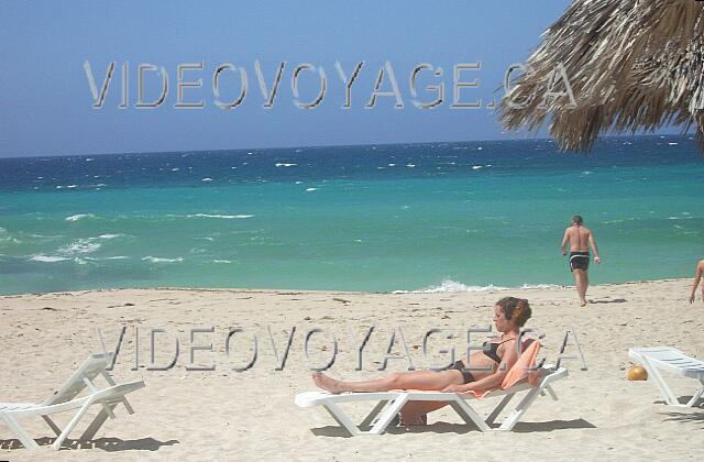 Cuba Varadero Oasis Islazul El cambio de color, indica que hay más de arena y el mar es más profundo. El cambio de color es lo suficientemente cerca del hotel Oasis.