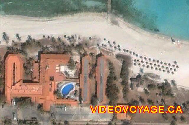 Cuba Varadero Oasis Islazul An aerial view of the hotel sector. We must go over 4 kilometers to Varadero, the river Kawama Varadero prevents direct access.