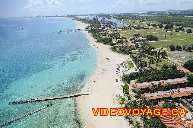 Cuba Varadero Oasis Islazul For walking, the beach ends at less than 500 meters to the east.
