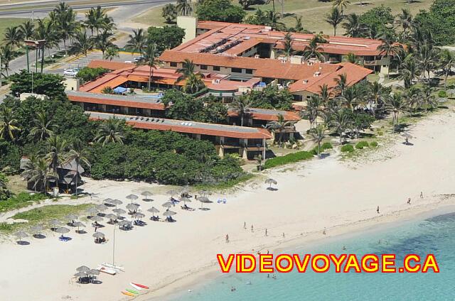 Cuba Varadero Oasis Islazul Direct access to the beach. A beach which is less beautiful than Varadero. Because the slope is strong, the waves are stronger, ...