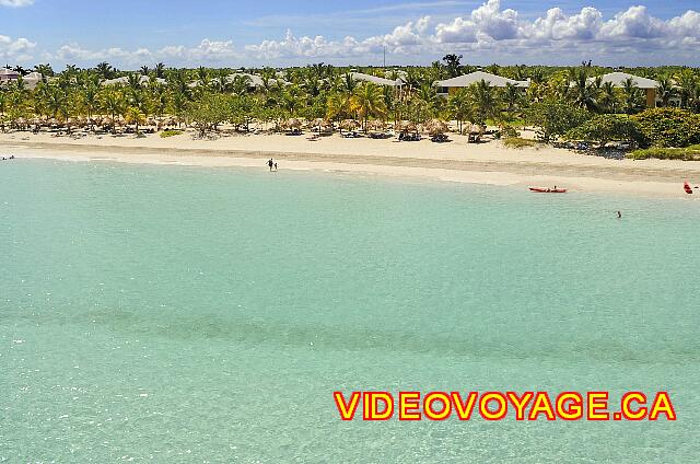 Cuba Varadero Paradisus Varadero La pendiente es suave y protegida de las olas que vienen del este, la playa es muy popular entre los padres que bañan los niños pequeños como más seguros para los jóvenes.