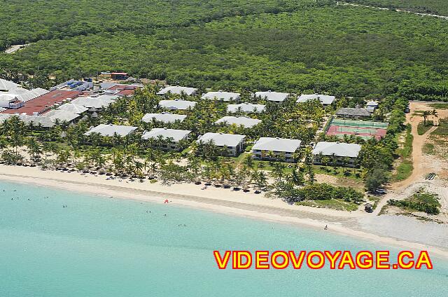 Cuba Varadero Paradisus Varadero Buildings that habritent rooms, tennis courts and a basketball court / soccer.