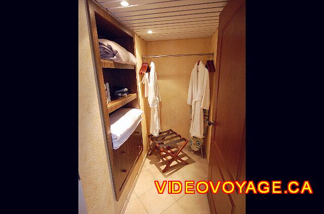 Cuba Varadero Playa Alameda In the wardrobe, ironing board with iron, safe, 2 outputs bath.