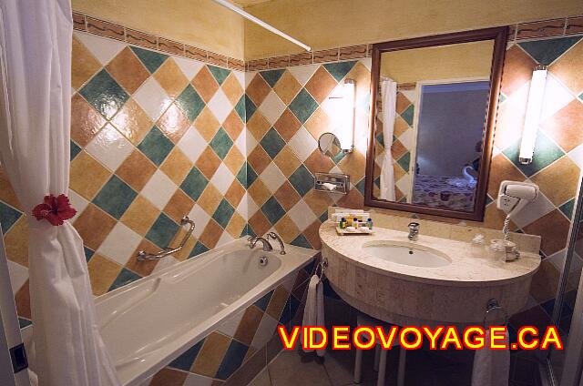 Cuba Varadero Playa Alameda Bath and counter room bath.