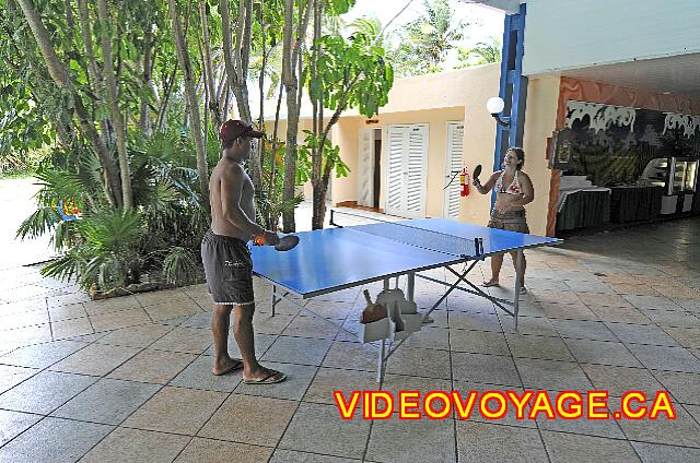 Cuba Varadero Bellevue Puntarena Playa Caleta Resort Une table de ping pong près du snack bar.