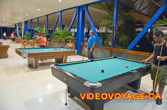 Cuba Varadero Bellevue Puntarena Playa Caleta Resort Des tables de billard près du Lobby bar.