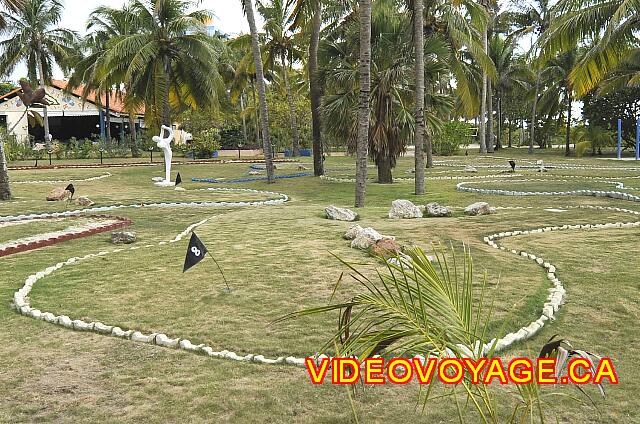 Cuba Varadero Bellevue Puntarena Playa Caleta Resort Un gazon plutot long et dur qui ne permet pas les coups de précision...