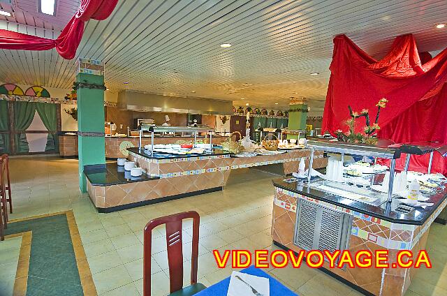 Cuba Varadero Bellevue Puntarena Playa Caleta Resort The buffet consists of a few islands.