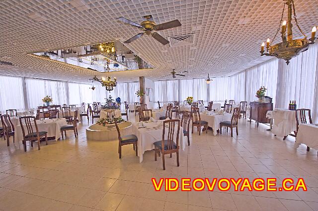 Cuba Varadero Bellevue Puntarena Playa Caleta Resort Un piano de noche.