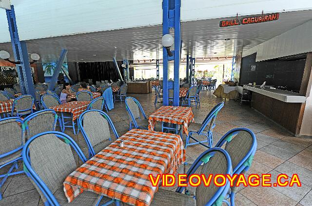 Cuba Varadero Bellevue Puntarena Playa Caleta Resort Un restaurante snack-bar de día y un restaurante a la carta por las noches en temporada alta, que se encuentra cerca de la piscina